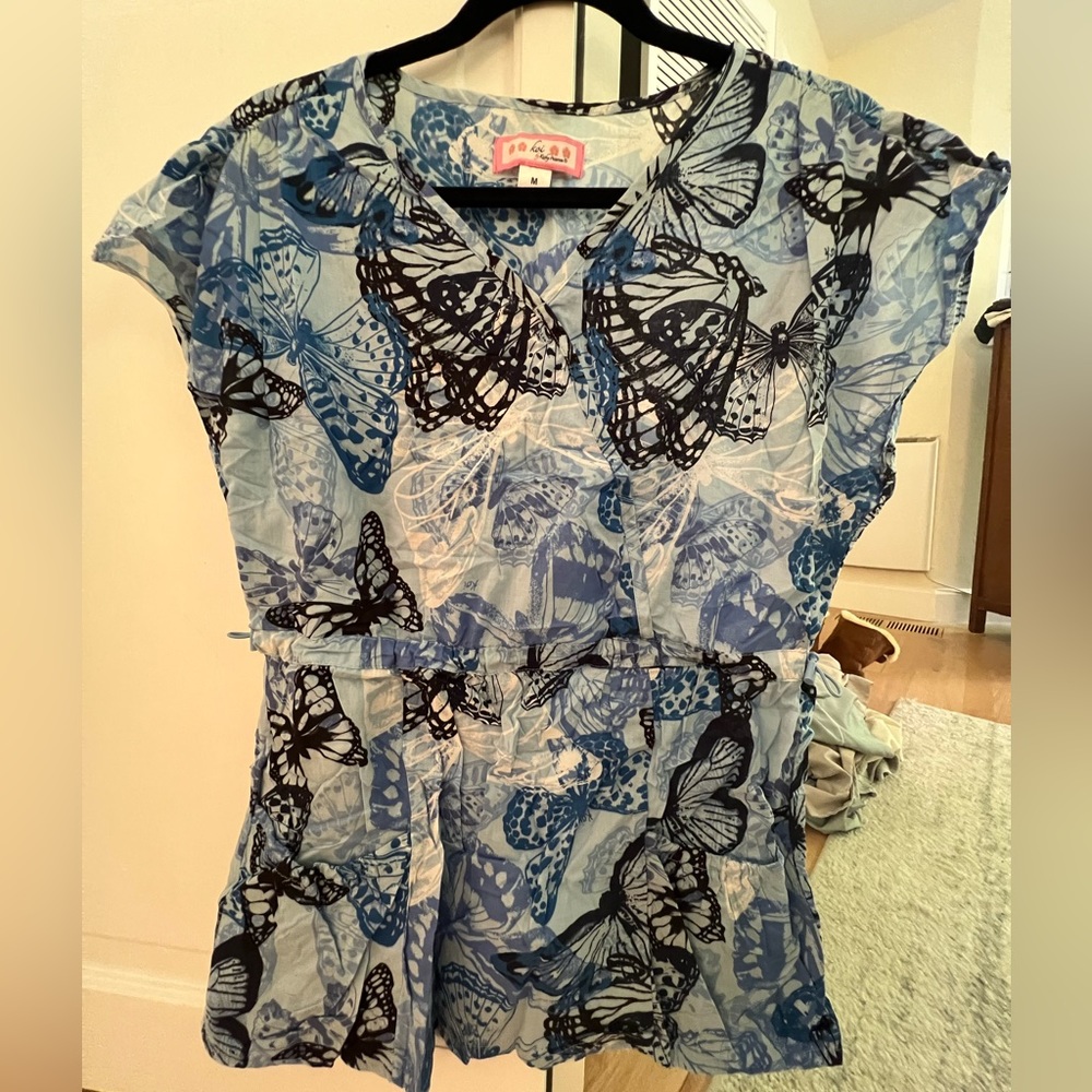 Koi scrub top, butterfly print. Size medium